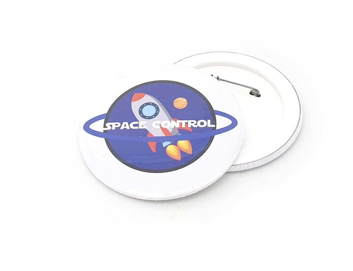Grote button voor op de ruimterugzak