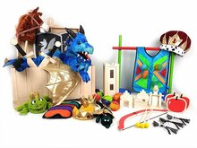 Verhuurkist boordenvol spellen en verkleedkleding ridderfeestje voor thuis.